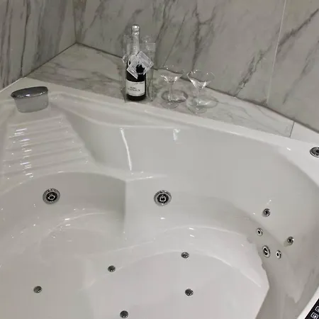 Lifestyle - Relaxation Facilities Split